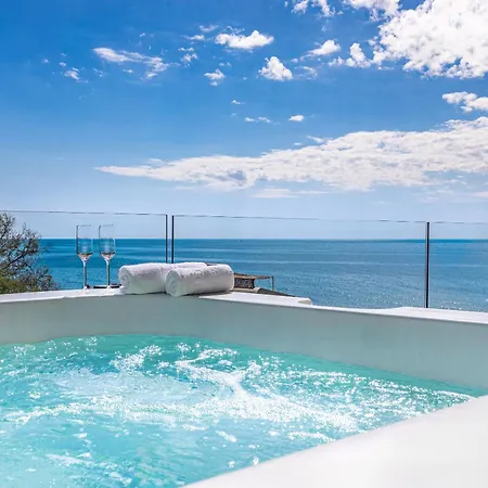 Amazing Sea View From The Comfort Of The Jacuzzi Apartment