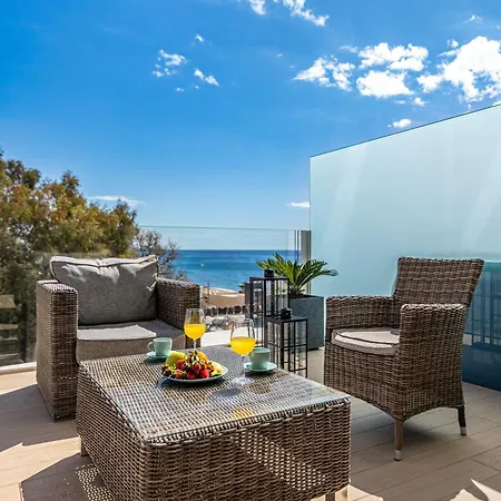 Amazing Sea View From The Comfort Of The Jacuzzi Apartment *